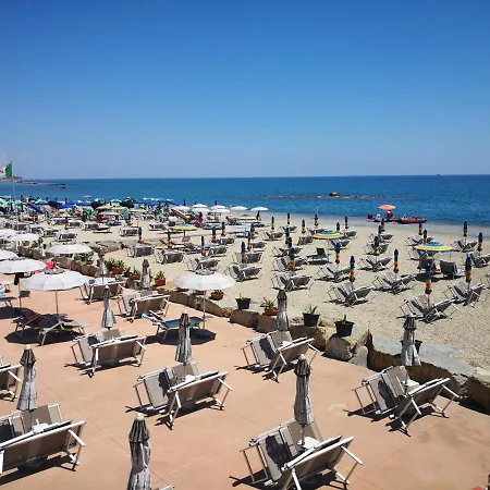 Borgo Paradiso Holidays *