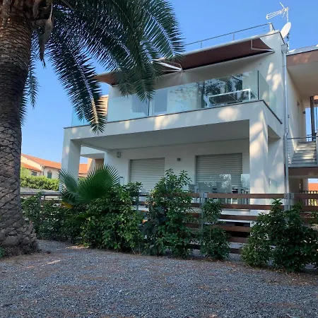 Borgo Paradiso Holidays Apartament *