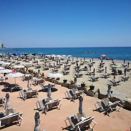 Borgo Paradiso Holidays *